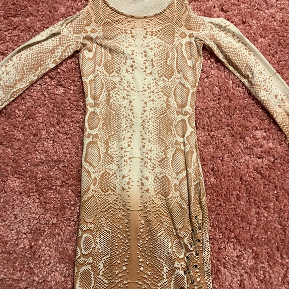 Brand new guess dress - Picture 1 of 1